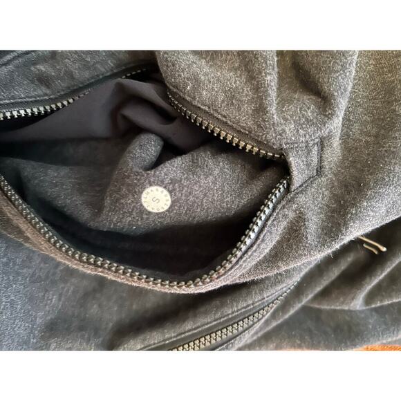 Lululemon men’s jacket size small - Picture 15 of 15